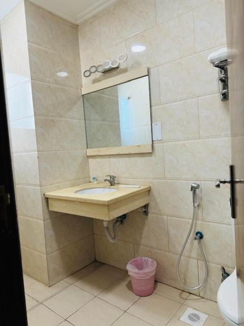 Al Hayat Suites Apartment Manama Exterior foto